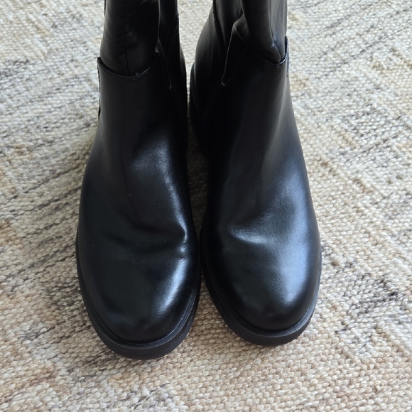 Crown Vintage Black Leather Heeled Boots - Picture 4 of 5